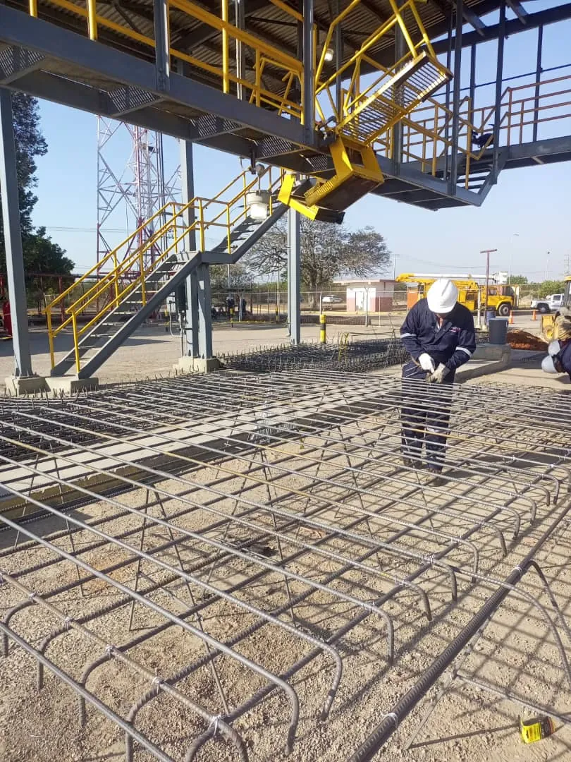 Armado de parrilla de acero estructural en sitio