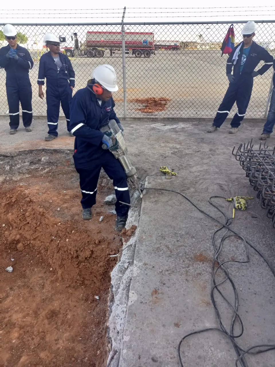 Demolición de pavimento con martillo neumático