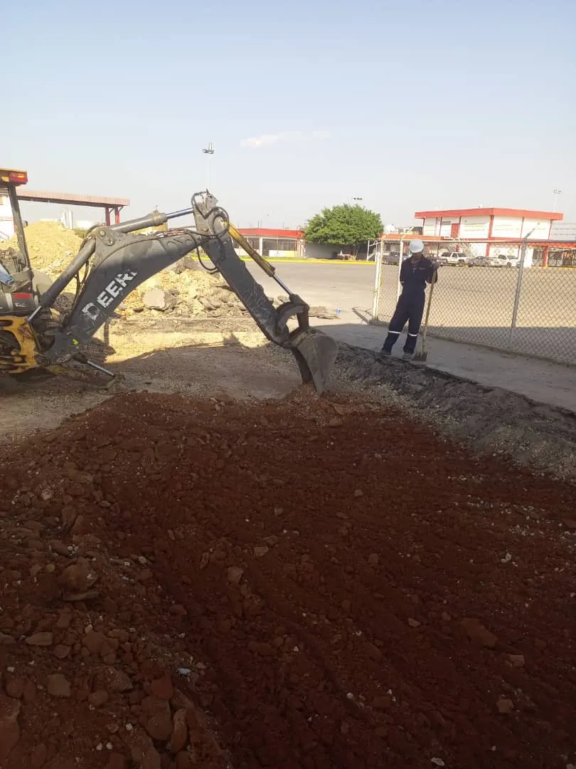 Excavación con retroexcavadora John Deere