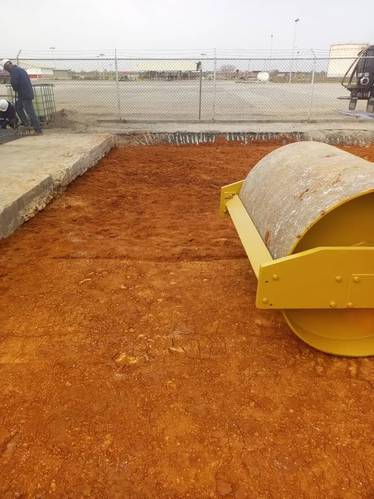 Rodillo compactador en preparación de terreno