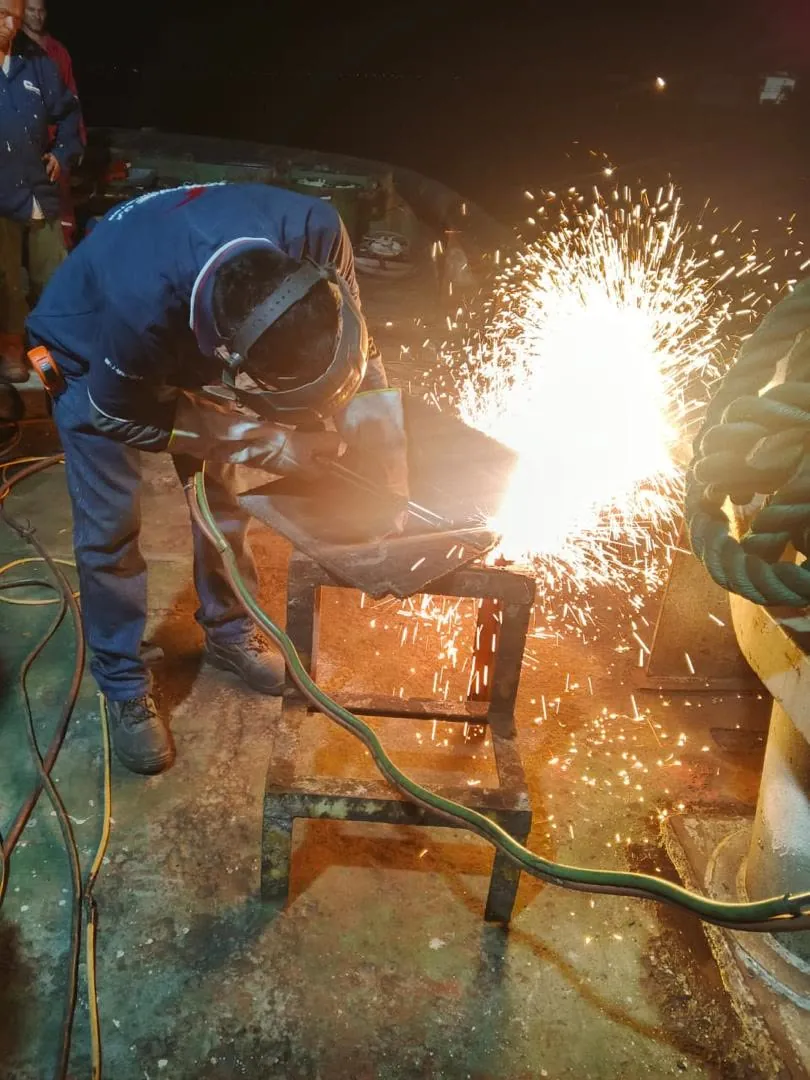 Soldadura con careta protectora